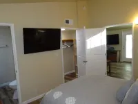 Great conveniently located home. Near mall and many restaurants.