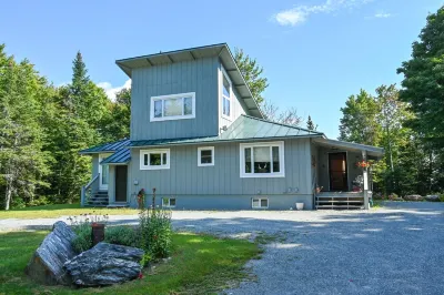 Cozy Apt 1/2 Mile to Jay Peak Resort