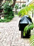 Island Newly Renovated 1 BR- King Bed Hotels near Via Flagler by The Breakers