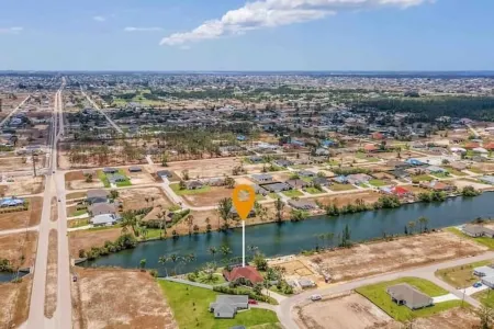 Sanctuary w/covered heated saltwater pool on canal