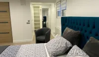 Modern 1-bedroom apartment+ jacuzzi 발두아즈 호텔
