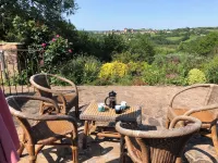 Charming 2 bedroom cottage surrounded by nature, pool and games room access