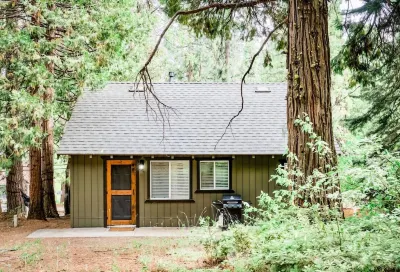 The Lookout: A Romantic Boho Getaway • A/C - Pet Friendly!