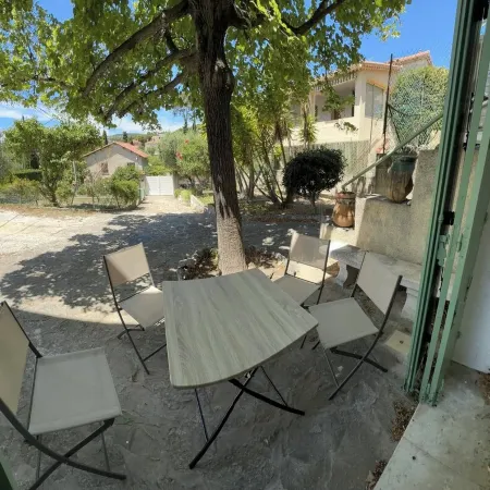 Joli Appartement Rénové de 55m2. Parking Gratuit