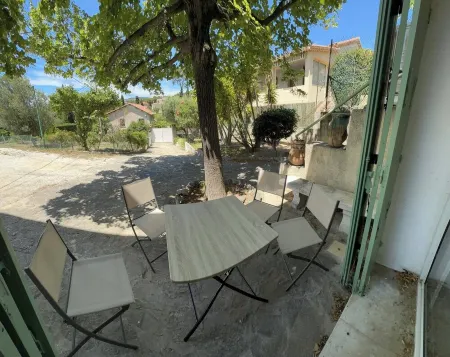 Joli Appartement Rénové de 55m2. Parking Gratuit