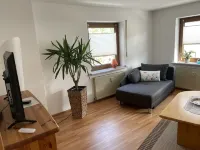 Gemütliche Ferienwohnung Direkt am Fahrrad- Wanderweg / 2 Gehminuten vom Badesee