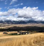 Upscale Apartment with Panoramic Views