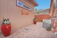 Cozy Guest House Perfect For Couples w/ Hot Tub