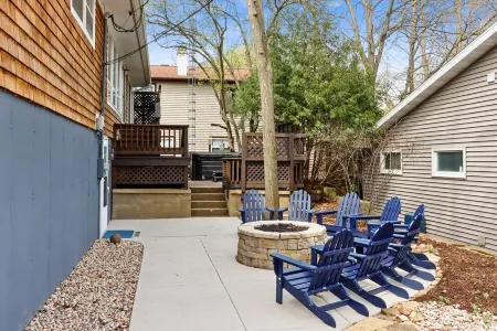 The Ranch by the Bay- Steps to Lake Geneva shoreline! Отели в г. Уильямс Бэй