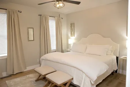 Premium accommodations for up to 4 people in the heart of Downtown Greensburg