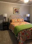Full House on secluded road, 4 bed 2 bath, fully furnished basement w/bar + beds