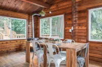 The Alder Lodge - Hot Tub, Shuffleboard, Air Hockey, BBQ, Dogs-ok