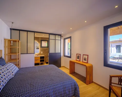 Family villa for 16 with pool and spa 50m from the beach Hotels in Ares