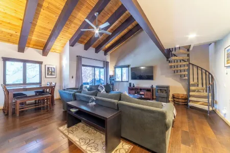 Fully Remodeled 2Bed + Loft, 3Bath 1,857sf  Mammoth Condo