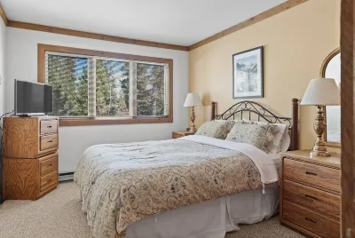 Mammoth Getaway, Short walk to the Village and steps to Canyon Lodge shuttle.