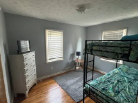 Avon Lake- The Lake House 埃文萊克酒店