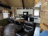 Cozy Cabin in the woods! Private but close to activities.