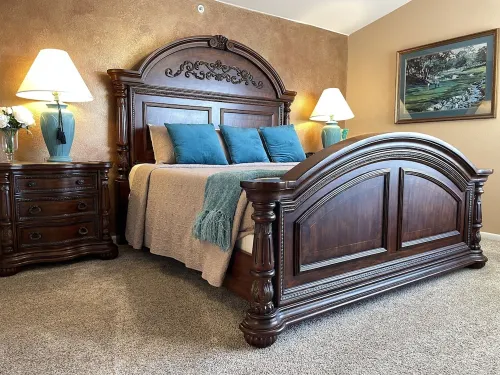 Cozy Retreat with Outdoor Pools & Golf Views at Holiday Hills Resort
