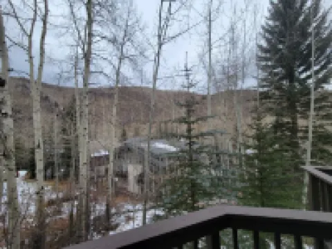 COZY AND PEACEFUL WEST VAIL, HUGE PRIVATE DECK, WALK TO BUS STOP