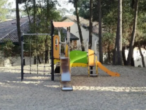 Fancy the ocean? 200 m from the beach, all comforts, swimming pool, wifi, bed linen and parking.