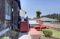 Newly Remodeled 3 Bedroom with Hot Tub!