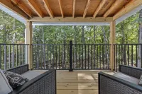 Ozark Shores- Lakefront, Hot Tub, Air Hockey