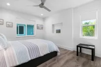 Newly Renovated - 1 Block from the Beach, Walk to Bars, Restaurants & Shopping!