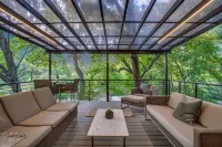 Architectural gem with treetop view & SwimSpa 6min to Bishop Arts, 15 to Downtow