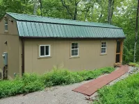Pet friendly cottage on 17 acre Lake front property with dock and kayak access Hotels in Bledsoe County