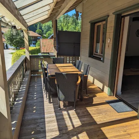 Cozy vacation apartment with 3 bedrooms, 2 bathrooms and outdoor seating area