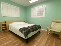 Sunny Venice villa w/ heated pool and lanai, kayaks, close to beach and downtown Hotel in zona Caspersen Beach