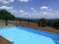 Hilltop Farmhouse - Countryside Views: 5 Beds (+2 Extra DR - ensuite BR (+20%)