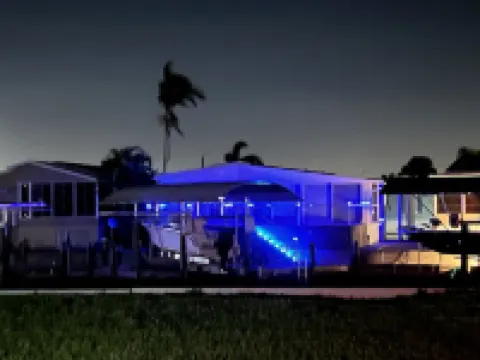 St James City,Watch sunsets,Dolphins, manatees on Canal while on Spa, kayaks