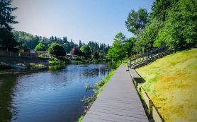 River Inn Cabin Theme Flat w/ Dock