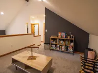 Summer Getaway at Mt Rainier - Sleeps 8 - Hot Tub Hotels in Ashford