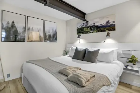 Hidden Mountainside Escape - 2Br/1BA Condo with AC! Отели рядом с достопримечательностью «Сода Спринг»