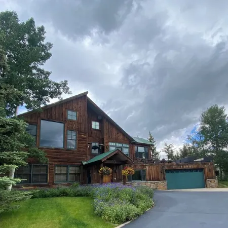 Your family wants to relax in the mountains from the deck @ Montaña Azul, Mt CB!