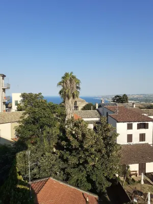 HOLIDAY HOME โรงแรมใน