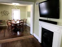 The Downtown House - 1820s home steps from Main Street in downtown Galena