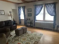 Charming Cottage at the Edge of Town