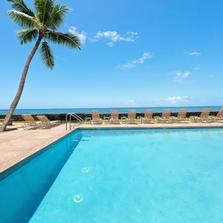 Banyan Tree 300: Gorgeous, New Unit 20 ft from Beach w/ Stunning Ocean Views/AC!