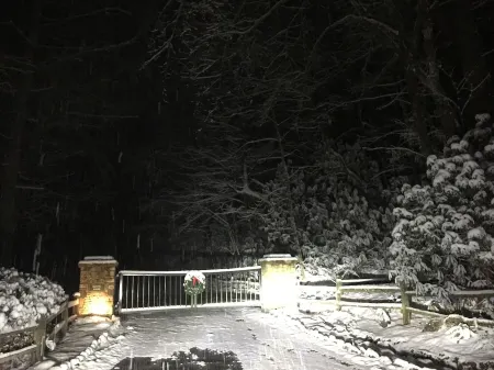 Four Seasons Private Suite on Chestnut Ridge in Highlands - Private Club Access Отели рядом с достопримечательностью «Sunrise Rock by Highlands-Cashiers Land Trust»