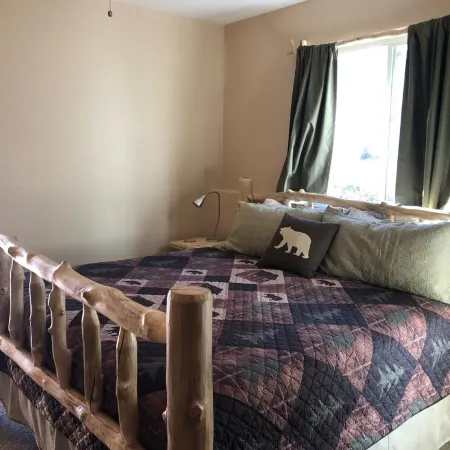 Amazing secluded apartment on 27 acres with Pikes Peak view