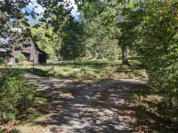 Creek-side cottage in secluded mountain setting, centrally located, easy access. Hotels in Broad River