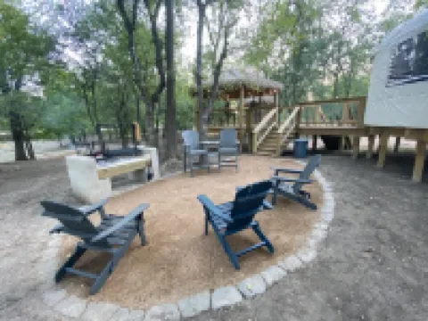 Mourning Dove Yurt! Cold A/C! Hot Tub! Medina River Access ! Close to Town!