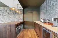 SkyHaüs @Lake Burton - World-Class Views, Infinity Hot Tub, 3 Grills, & Porches.