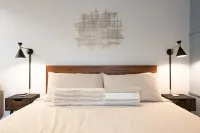 Private In-Law Suite Walkable to Marina 랜달스 주변 호텔