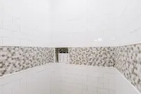 Mid Century 1/4 mile to Downtown Main Street - breweries, coffee, dining, shops - 3-Star