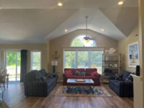 Heart of Duck!!  Heated Pool, Hot Tub, Golf Cart