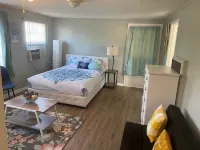Historic Renovated Studio Apt w kitchen 2ndFl